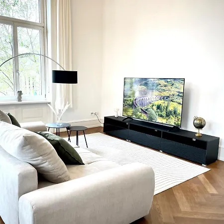 Palais Passy~Design Suite Mit Ausblick Im Zentrum Wiesbaden Esterno foto