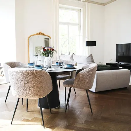 Palais Passy~Design Suite Mit Ausblick Im Zentrum Wiesbaden Esterno foto